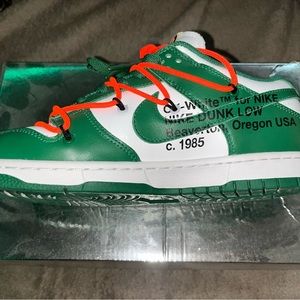 These off white pine green dunks are a must grab!!
